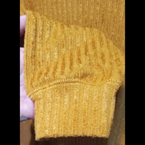 Band of the Free Russel Gold Ribbed Pullover Size Small NWT - Picture 5 of 8